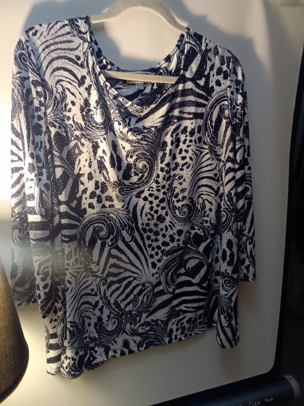JM COLLECTIONS plus size 1X TOP PULL-ON TOP 3/4 SLEEVES BLACK & WHITE WITH BEADS